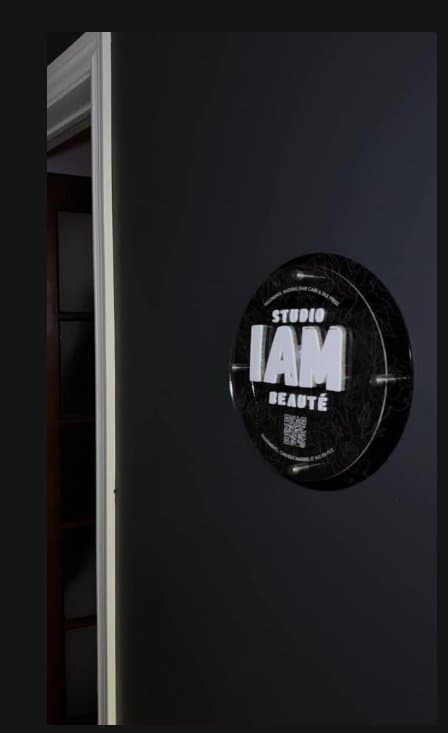 Entrée du Studio IAM Beauté, Terrebonne